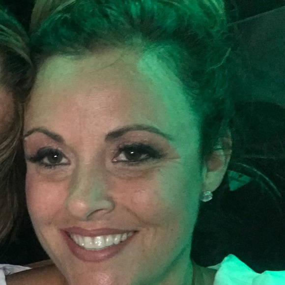 Meet your Posher, Maura - Picture 2 of 4